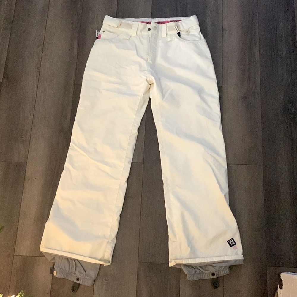 Women’s snowboarding pants!